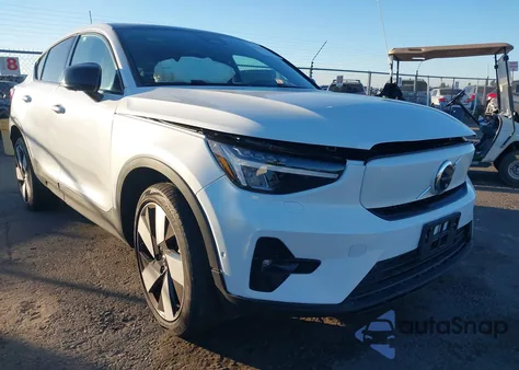 2023 Volvo C40 Recharge Pure Electric Twin Ultimate z USA, uszkodzony, nr VIN YV4ED3GM4P2032806